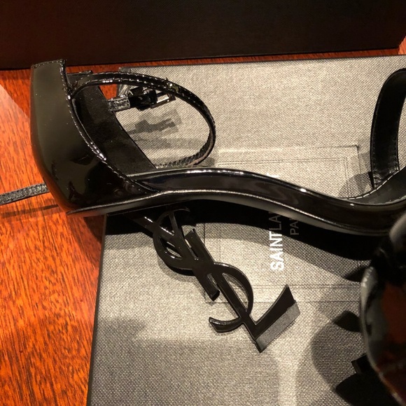 Multi Color Pierced Earrings - Picture 4 of 4